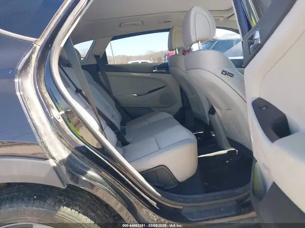 KM8J3CA2XJU690049 2018 HYUNDAI TUCSON - Image 8