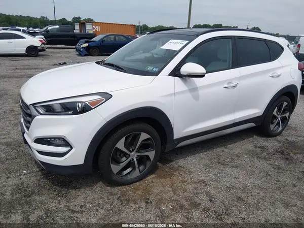 KM8J3CA2XJU725687 2018 HYUNDAI TUCSON - Image 2