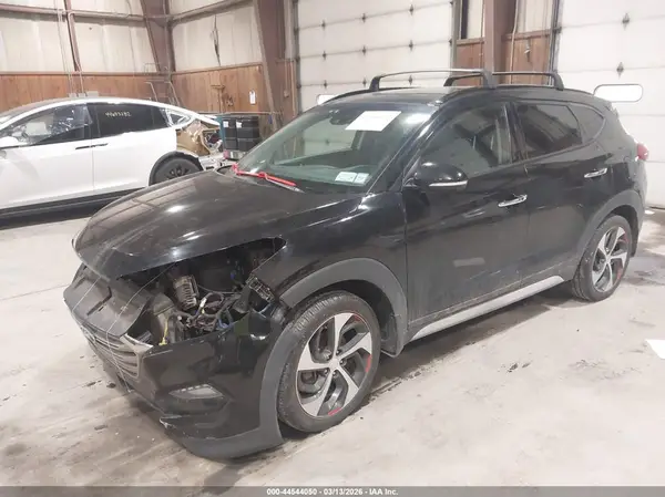 KM8J3CA2XJU736284 2018 HYUNDAI TUCSON - Image 2