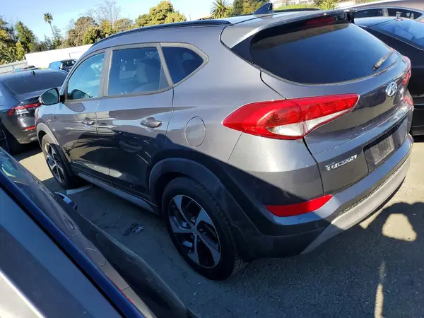 KM8J3CA2XJU805118 2018 HYUNDAI TUCSON - Image 2