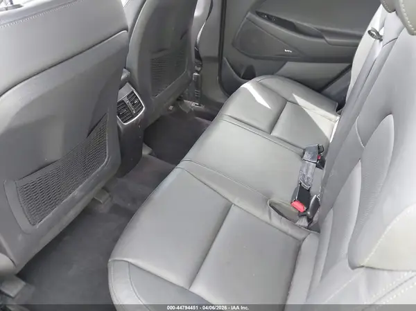 KM8J3CA2XJU819276 2018 HYUNDAI TUCSON - Image 8