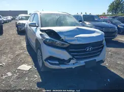 KM8J3CA40GU041435 2016 HYUNDAI TUCSON