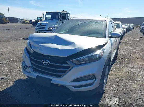 KM8J3CA40GU041435 2016 HYUNDAI TUCSON - Image 2