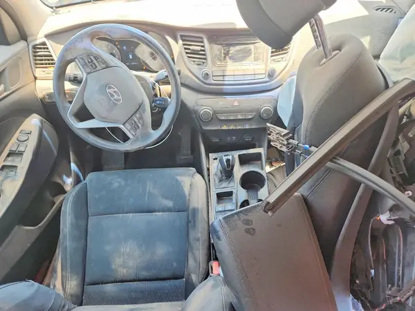 KM8J3CA40GU051009 2016 HYUNDAI TUCSON - Image 8