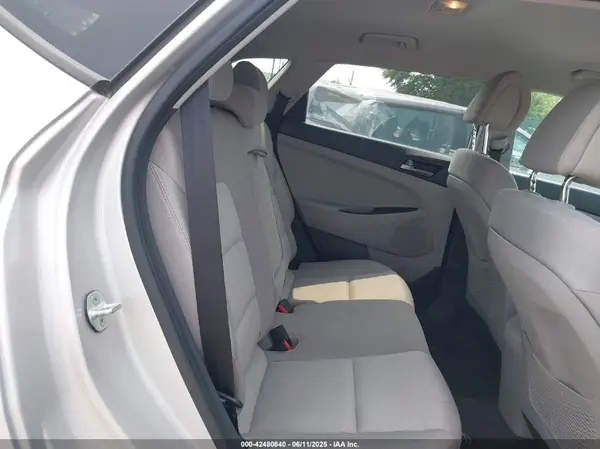 KM8J3CA40GU074189 2016 HYUNDAI TUCSON - Image 8