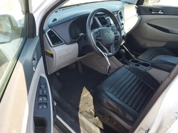 KM8J3CA40GU091106 2016 HYUNDAI TUCSON - Image 8