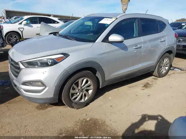 KM8J3CA40GU091512 2016 HYUNDAI TUCSON - Image 2