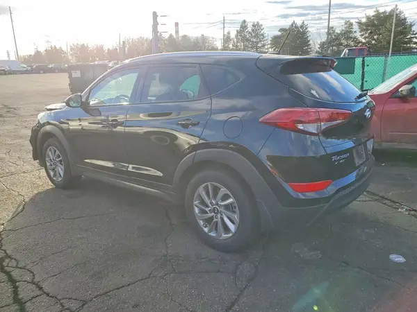 KM8J3CA40GU128283 2016 HYUNDAI TUCSON - Image 2