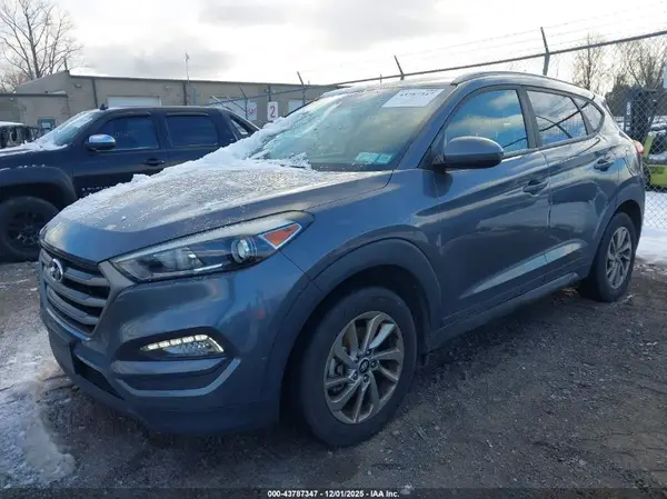 KM8J3CA40GU179542 2016 HYUNDAI TUCSON - Image 2