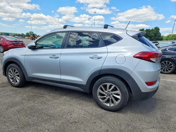 KM8J3CA40GU252876 2016 HYUNDAI TUCSON - Image 2