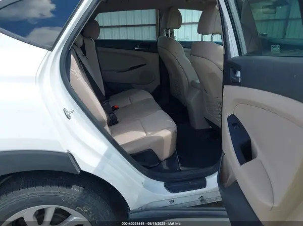KM8J3CA40HU262938 2017 HYUNDAI TUCSON - Image 8