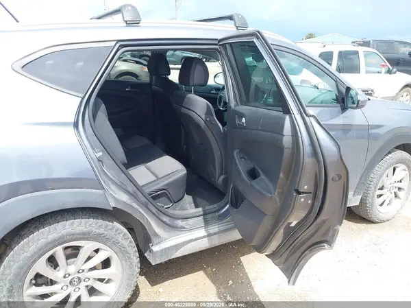 KM8J3CA40HU281134 2017 HYUNDAI TUCSON - Image 8