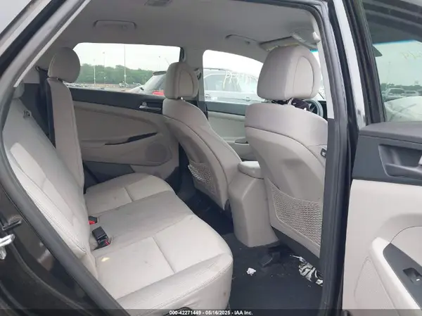 KM8J3CA40HU290786 2017 HYUNDAI TUCSON - Image 8