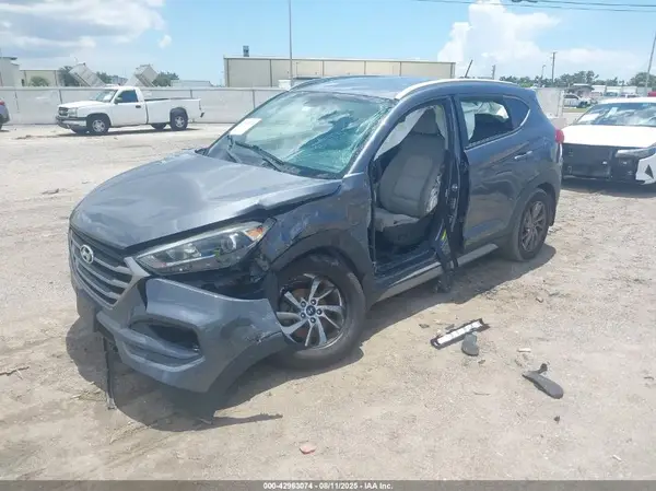 KM8J3CA40HU296281 2017 HYUNDAI TUCSON - Image 2