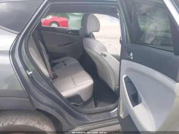 KM8J3CA40HU296281 2017 HYUNDAI TUCSON - Image 8