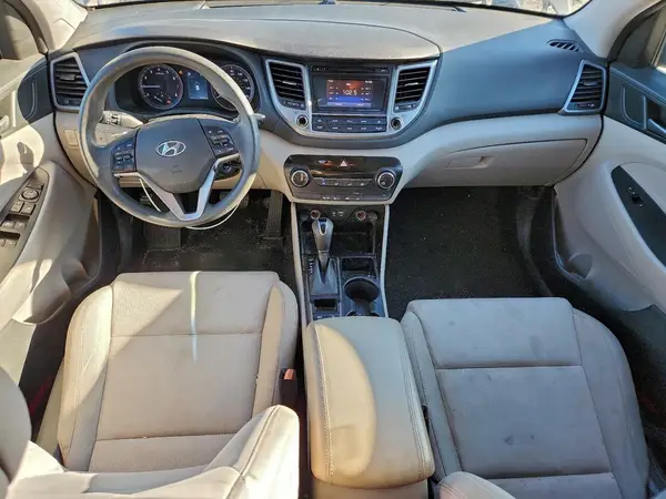 KM8J3CA40HU302418 2017 HYUNDAI TUCSON - Image 8