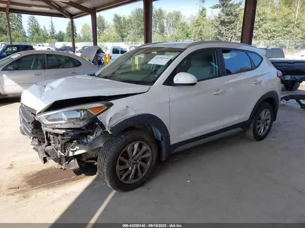 KM8J3CA40HU313712 2017 HYUNDAI TUCSON - Image 2