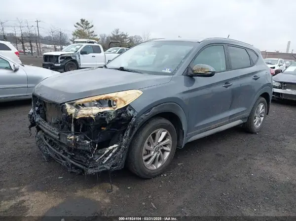 KM8J3CA40HU317405 2017 HYUNDAI TUCSON - Image 2