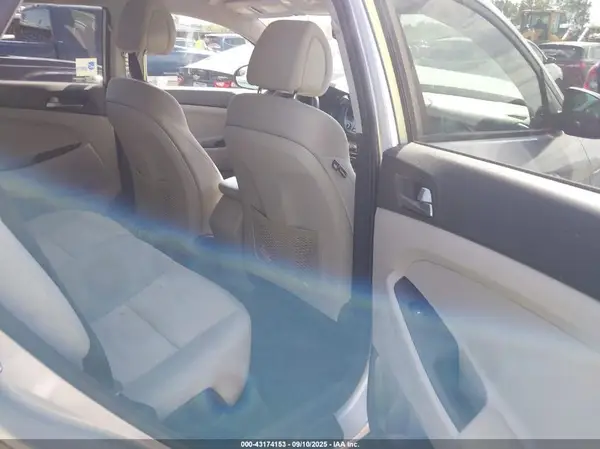 KM8J3CA40HU367317 2017 HYUNDAI TUCSON - Image 8