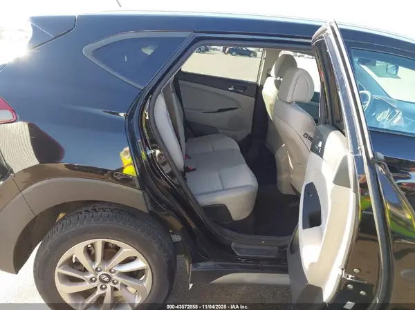 KM8J3CA40HU368354 2017 HYUNDAI TUCSON - Image 8