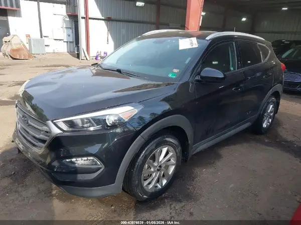 KM8J3CA40HU375370 2017 HYUNDAI TUCSON - Image 2