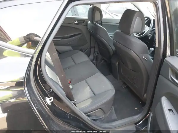 KM8J3CA40HU375370 2017 HYUNDAI TUCSON - Image 8