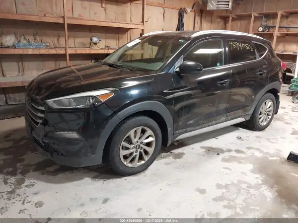 KM8J3CA40HU390550 2017 HYUNDAI TUCSON - Image 2