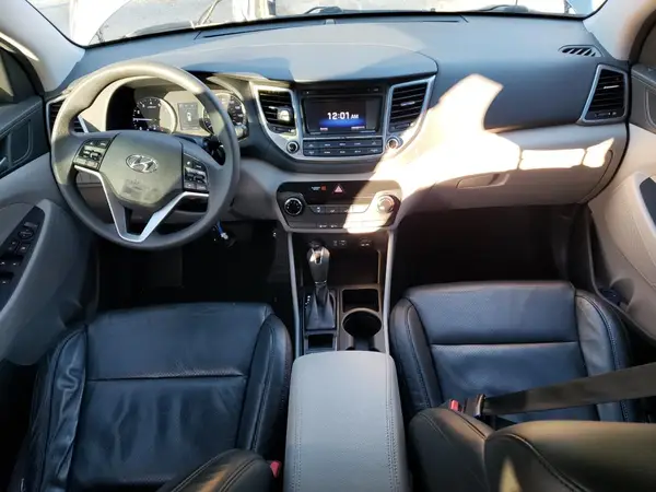 KM8J3CA40HU395215 2017 HYUNDAI TUCSON - Image 8