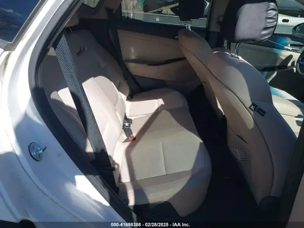 KM8J3CA40HU403622 2017 HYUNDAI TUCSON - Image 8