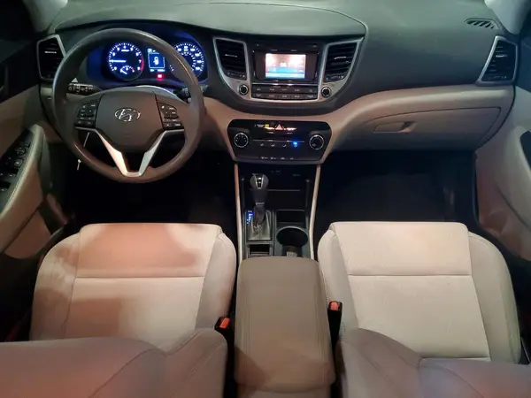 KM8J3CA40HU404981 2017 HYUNDAI TUCSON - Image 8