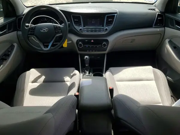 KM8J3CA40HU410263 2017 HYUNDAI TUCSON - Image 8