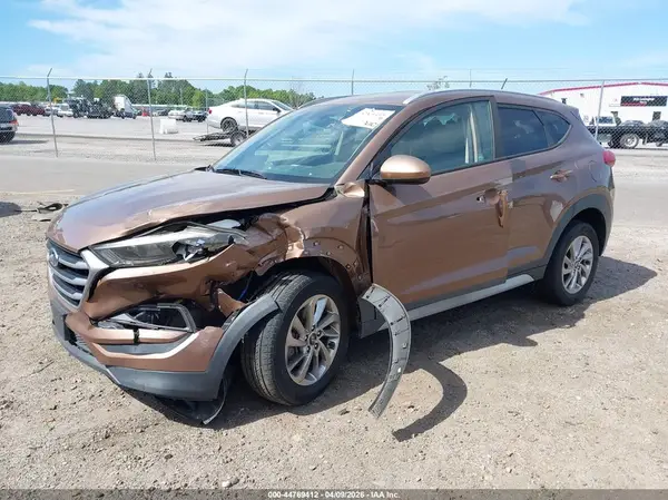 KM8J3CA40HU411834 2017 HYUNDAI TUCSON - Image 2