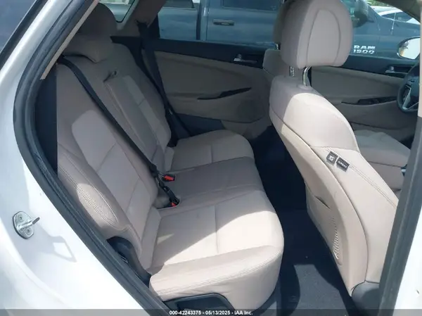 KM8J3CA40HU419397 2017 HYUNDAI TUCSON - Image 8
