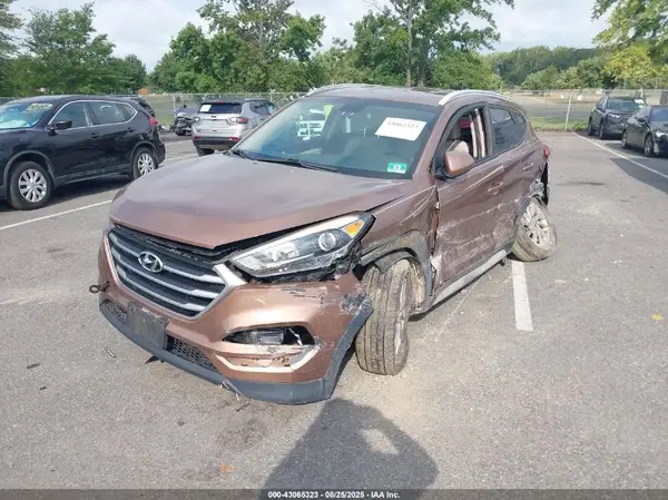 KM8J3CA40HU445109 2017 HYUNDAI TUCSON - Image 2