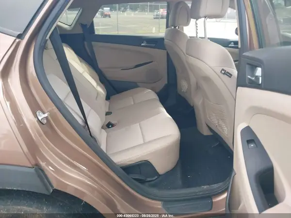 KM8J3CA40HU445109 2017 HYUNDAI TUCSON - Image 8
