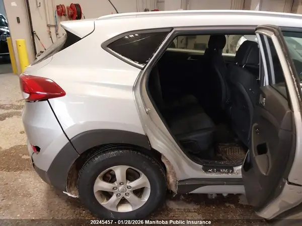 KM8J3CA40HU466994 2017 HYUNDAI TUCSON - Image 8