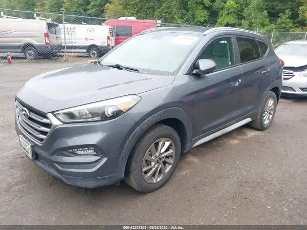 KM8J3CA40HU472682 2017 HYUNDAI TUCSON - Image 2