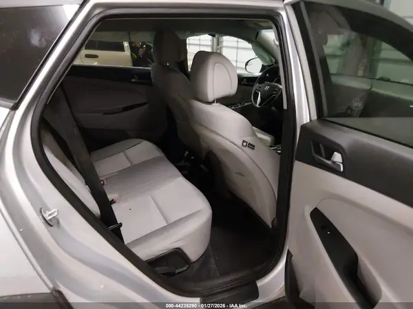 KM8J3CA40HU478305 2017 HYUNDAI TUCSON - Image 8