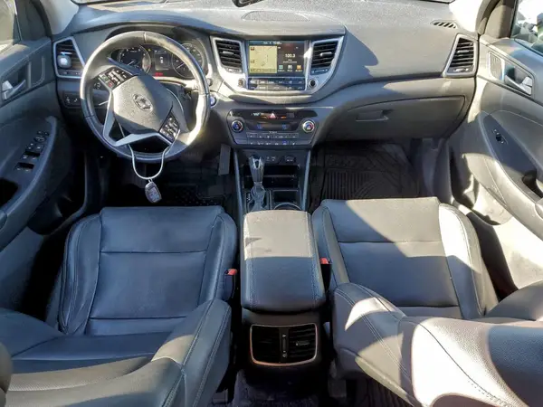 KM8J3CA40HU478420 2017 HYUNDAI TUCSON - Image 8