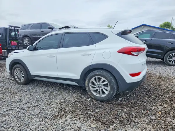 KM8J3CA40HU484427 2017 HYUNDAI TUCSON - Image 2