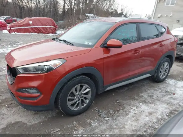KM8J3CA40HU500772 2017 HYUNDAI TUCSON - Image 2