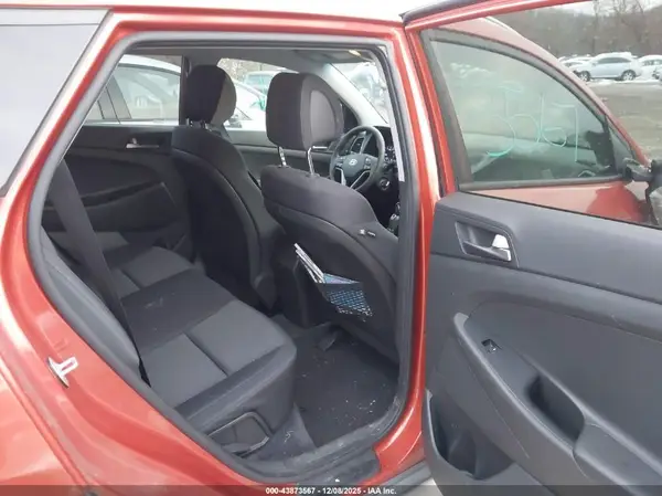 KM8J3CA40HU500772 2017 HYUNDAI TUCSON - Image 8