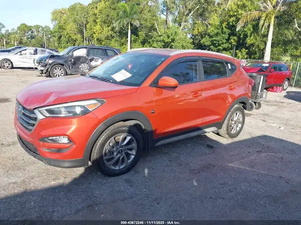 KM8J3CA40HU503607 2017 HYUNDAI TUCSON - Image 2
