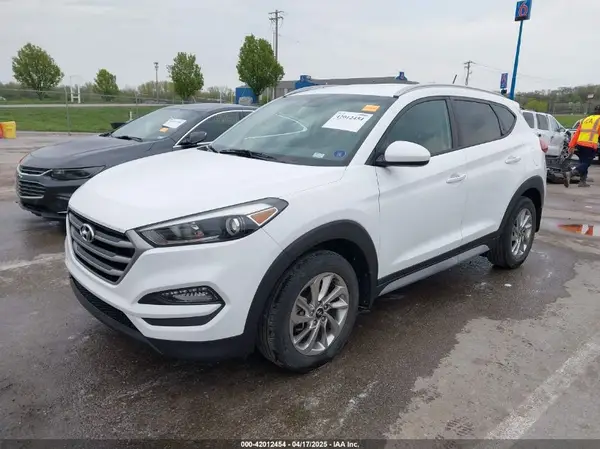 KM8J3CA40HU508757 2017 HYUNDAI TUCSON - Image 2