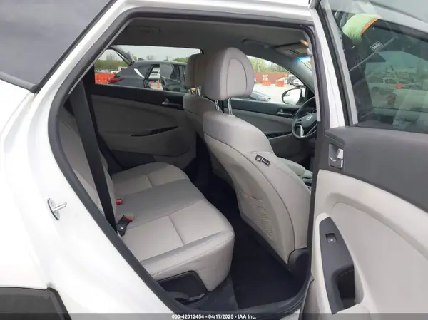 KM8J3CA40HU508757 2017 HYUNDAI TUCSON - Image 8