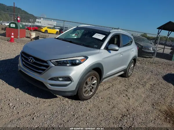 KM8J3CA40HU527812 2017 HYUNDAI TUCSON - Image 2