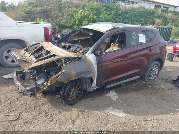 KM8J3CA40HU529740 2017 HYUNDAI TUCSON - Image 2