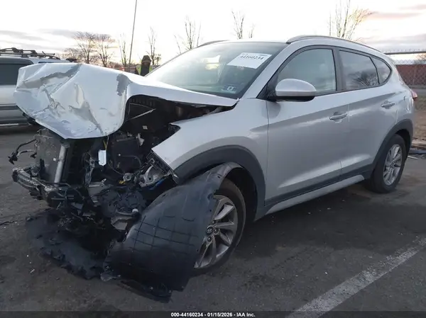 KM8J3CA40HU540351 2017 HYUNDAI TUCSON - Image 2