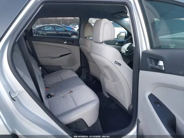 KM8J3CA40HU540351 2017 HYUNDAI TUCSON - Image 8