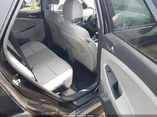 KM8J3CA40HU541869 2017 HYUNDAI TUCSON - Image 8